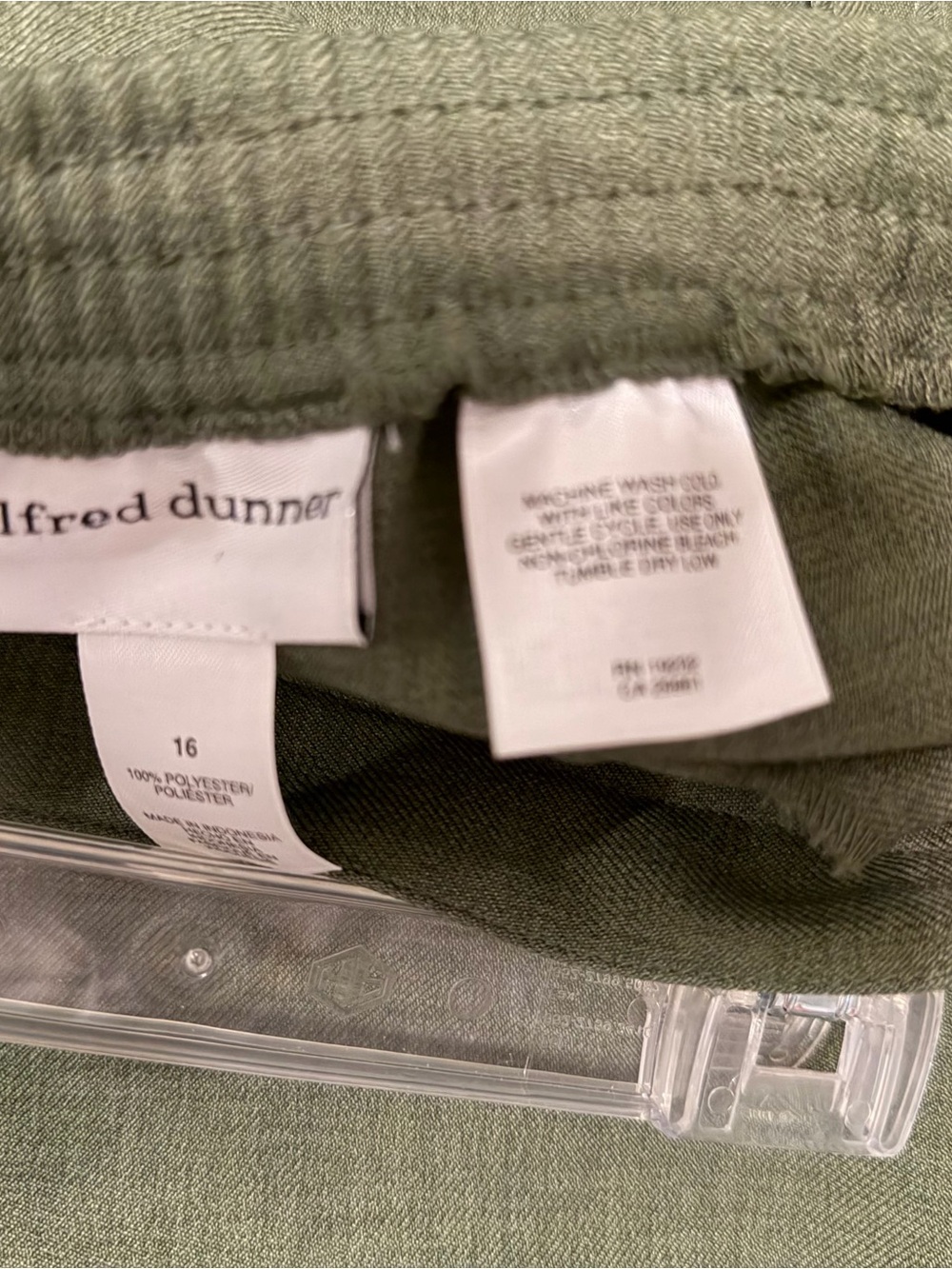 Alfred Dunner Women’s Size 14/16 Green Solid 2-Piece Polyester Skirt Suit Set - Picture 7 of 8